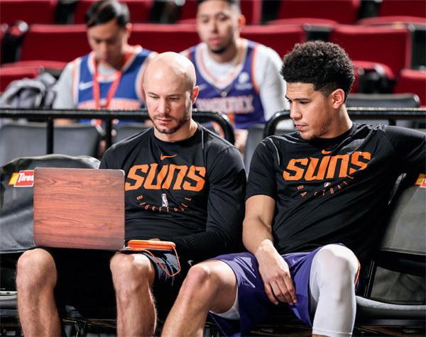 爱游戏官网-NBA队主教练发声，誓言带队登顶