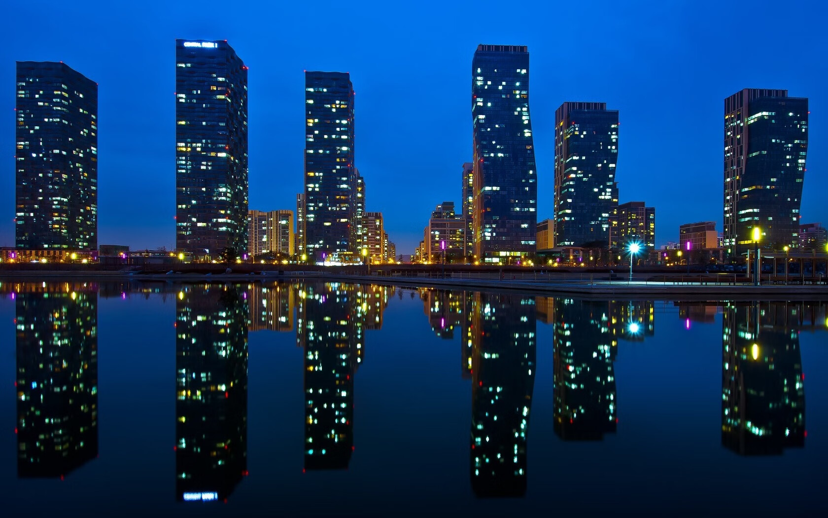 一球之遥，梅德韦杰夫在联合杯与蒙特卡洛的峡谷之上