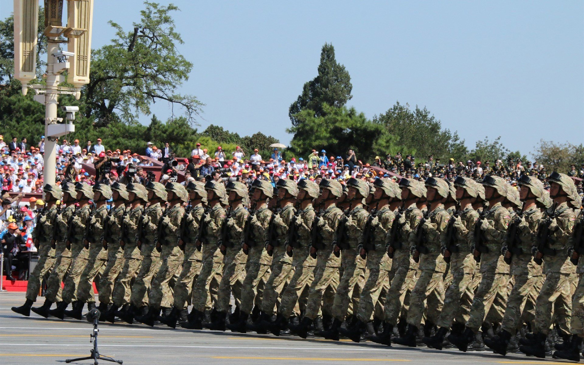 爱游戏官方入口-双杯鏖战，梅德韦杰夫如何在联合杯与戴维斯杯中惊艳四座？