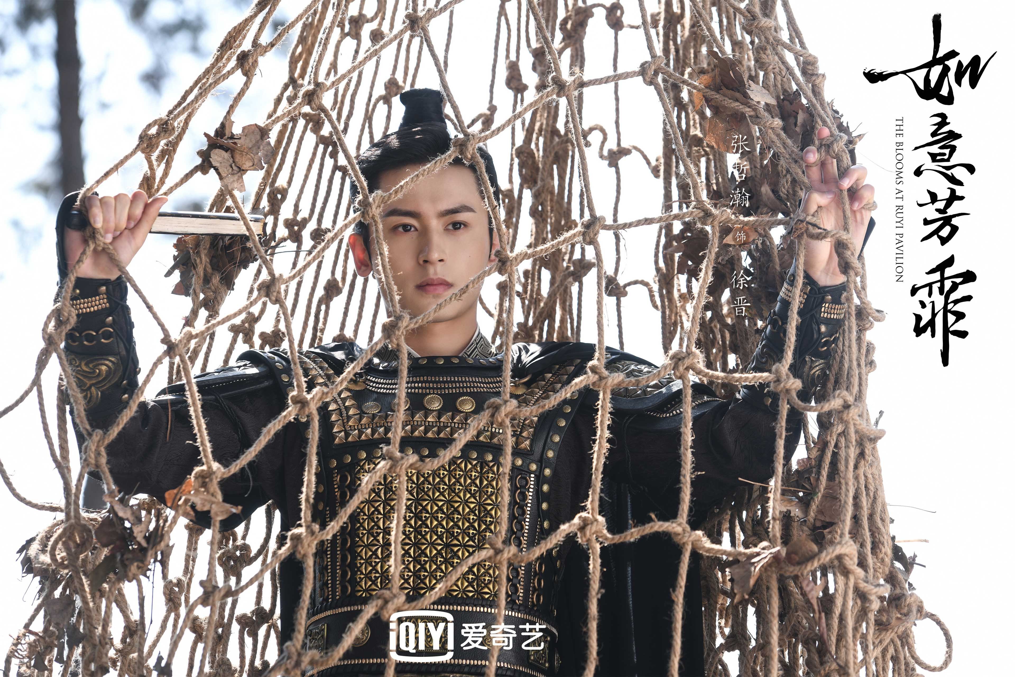 当篮球场变身围场，尼克斯与快船的竞速缠斗，竟暗合F1年度争冠悬念